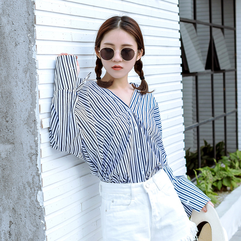 春夏裝新款女裝韓版V領漏背襯衫藍色條紋學院風寬松長袖上衣