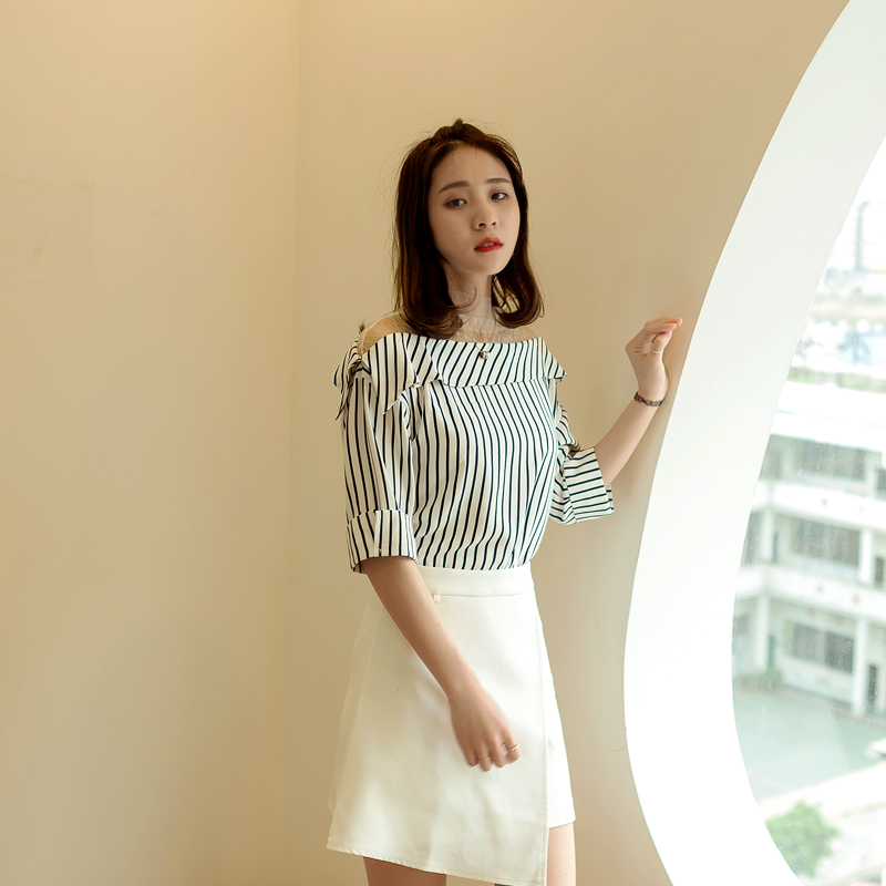 襯衫女夏裝新款韓版蕾絲拼接條紋漏肩一字領學生襯衣上衣潮